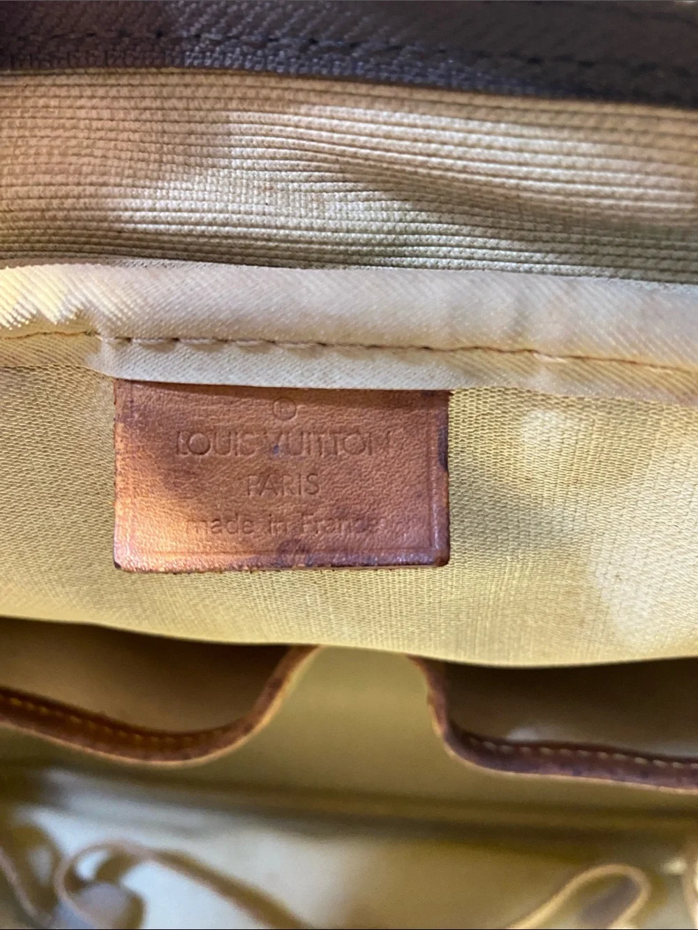 Authentic Louis Vuitton Deauville Monogram Boston Handbag